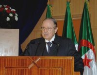 Le président Bouteflika annonce à Laghouat l'élévation de huit centres universitaires au rang d'Universités