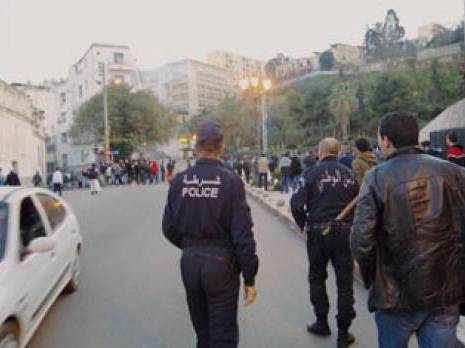 Affrontements entre policiers et dealers                                    De jeunes délinquants de Sidi M'hamed s'organisent