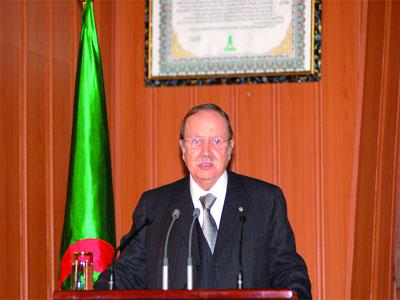 Bouteflika défend ses réformes politiques                                    Le président s'est offert un bain de foule hier à Laghouat