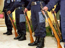 Huit gardes communaux suspendus à Tiaret                                    SUITE AU SCANDALE QUI A SECOUE LE CANTONNEMENT DE ZAAROURA