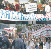 Front social                                    Une fin d'année agitée