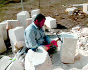 Tizi Ouzou / Tailleurs de pierres                                    Un métier à risque