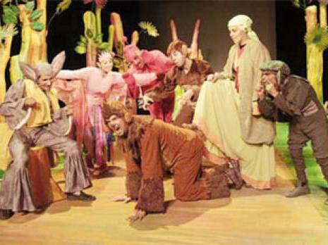 De l'estrade à la scène                                    Vacances.Animation culturelle enfantine