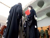 Promotion de 400 avocats à Oran                                    Réquisitoire contre le colonialisme français