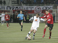 Le point / Ligue 1 - 14e journée                                    Sous les sifflets, l'USMA réagit