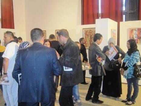 Beaucoup de palettes colorées                                    3e salon national des arts plastiques de Biskra