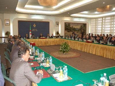 Le satisfecit du patronat                                    Instruction de Abdelmalek Sellal portant allégement des procédures bancaires