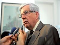 CHEVÈNEMENT REUNIT À PARIS UN PANEL DE HAUTES PERSONNALITES DES DEUX PAYS                                    Algérie-France : le passé ne doit pas étouffer l'avenir