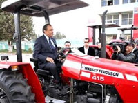 استلام أول جرار أمريكي جزائري بمركب الحميميم بقسنطينة