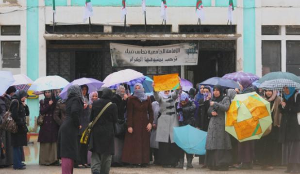 ظروف الإقامة بالأحياء الجامعية تنذر بالخطر                                    ما حدث بإقامتي قسنطينة وتلمسان سيتكرر في ظل اللامبالاة