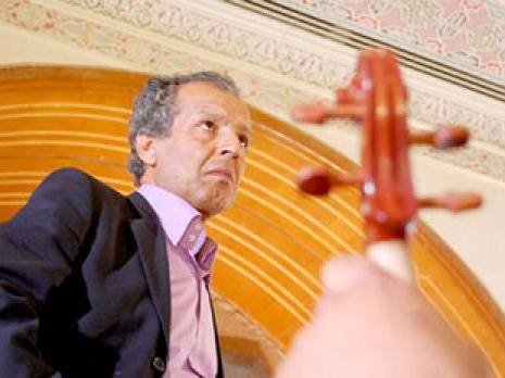 Le dictateur dans toute sa laideur'                                    Al Moughani (le chanteur) de l'Irakien Kassem Hawal