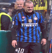 A l'étranger                                    Inter Milan/ Sneijder, départ possible