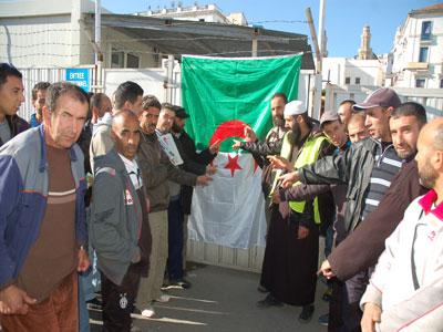 Les travailleurs du métro d'Alger défient leur employeur                                    Chantier de la Place des Martyrs