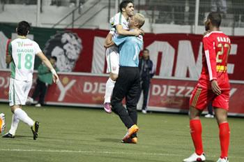 Le Doyen retrouve le sourire                                    MC ALGER