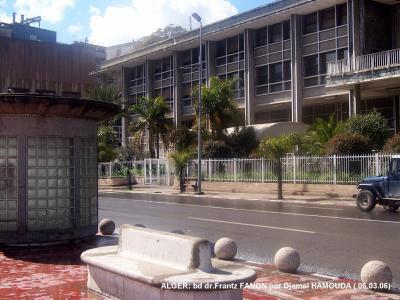 La bibliothèque nationale Ouaguenouni en détresse                                    Ses adhérents en appellent au président Bouteflika pour sa protection