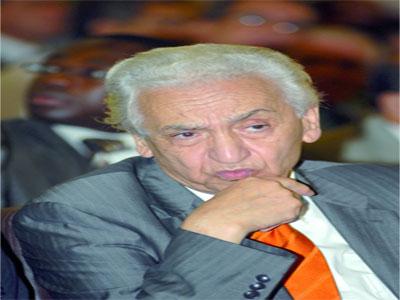 Aït Ahmed décide de passer le témoin et de créer sa propre fondation                                    Il n'est pas candidat à sa propre succession