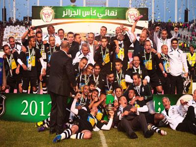 «L'Aigle Noir» survole l'Algérie du foot                                    Le doublé Coupe 'Championnat de l'ES Sétif