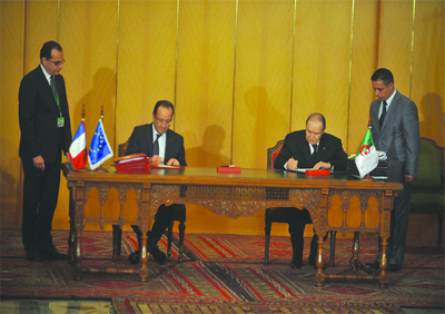 Signature à Alger de la Déclaration d'amitié entre les deux pays