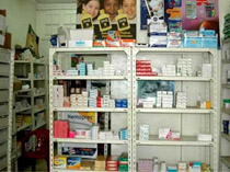 Une grève et une polémique sur la pénurie de médicaments                                    Protestation des hospitalo-universitaires