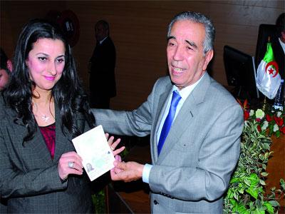 Le passeport biométrique électronique délivré                                    Après une longue attente