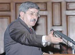 Ouyahia appelle la Turquie à cesser de faire du sang des algérien un fonds de commerce                                    Il a qualifié la loi incriminant le colonialisme de « carte politique »