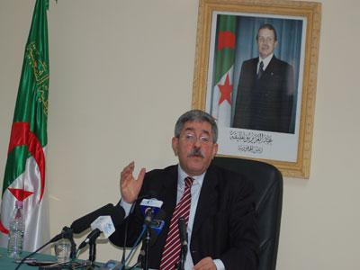 «Personne n'a le droit de faire du sang des Algériens un fonds de commerce»                                    Ouyahia à propos de la polémique sur le génocide arménien entre la France et la Turquie