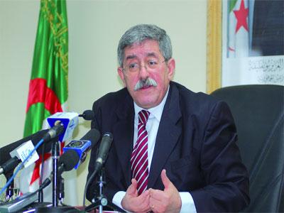 «L'Etat algérien n'abandonnera pas El Hadjar»                                    Ouyahia rassure les travailleurs du complexe :