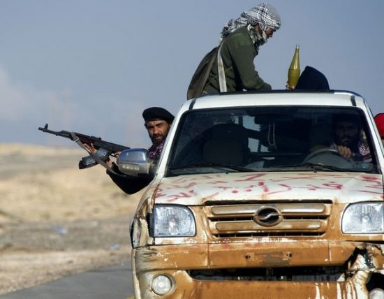 Des hommes armés libyens retiennent en otage 4 algériens pendant 3 jours à Ghdamès                                    Les services de sécurité enquêtent sur une éventuelle entrée illégale des rebelles libyens au territoire algérien