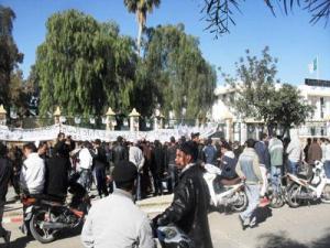 Laghouat sous tension                                    Protestation de chômeurs et liste de logement contestée