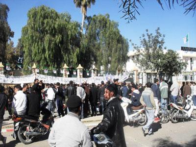 Laghouat sous tension                                    Protestation de chômeurs et liste de logement contestée