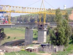 تأخر إنجاز الجسور بين القنار والميلية يعرقل حركة المرور                                    تدشين مشروع النفقين بين ولايتي جيجل وبجاية قبل موسم الاصطياف القادم