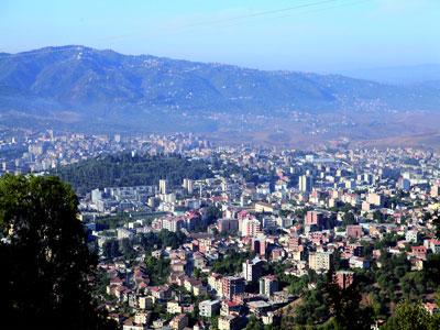 Entre scepticisme et espoir                                    Situation économique à Tizi Ouzou