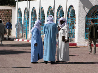 Les élus du sud appellent à mobiliser les Touaregs dans les unités de l'Armée pour renforcer la lutte antiterroristes                                    Ils se sont opposés à l'installation du conseil des notables du sud