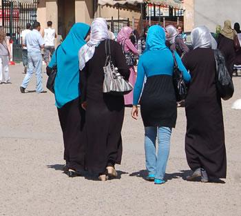 Le kamis gonflé par les révoltes arabes                                    VIREE À L'UNIVERSITE ISLAMIQUE DE KHAROUBA À ALGER