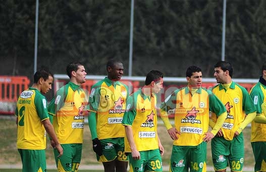 JSK : Les Canaris ­­­­ ce soir à Alger