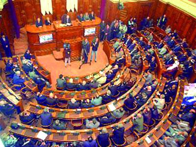 Le FFS récupère un poste de sénateur de Tizi Ouzou                                    Moussa Tamadartaza du FFS remplacera Mohand Akli Semmoudi du RCD au conseil de la nation