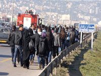 Les assurances du ministère de l'Education ne les ont pas calmés                                    Les lycéens investissent la rue