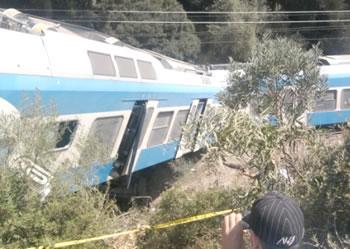 Cinq blessés dans une collision entre deux trains                                    THENIA