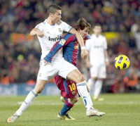 A l'étranger - Coupe du Roi / Real Madrid ' FC Barcelone                                    Le duel Ronaldo-Messi reste l'attraction du clasico