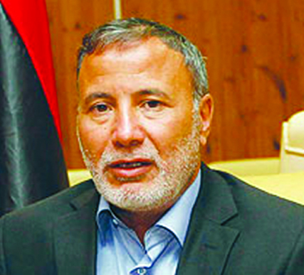 Deux insurgés Libyens ont libéré le wali, blessé à l'épaule et les ravisseurs ont pris la fuite                                    Le ministre Libyen de la défense Oussama Jouili à El Khabar