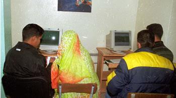 La moitié des cybercafés sont fermés                                    ILS METTENT LA CLE SOUS LE PAILLASSON PAR FOURNEES