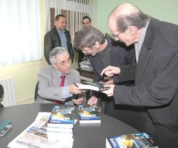 Comment Chitour voit le monde                                    IL EXPLIQUE TOUT DANS UN OUVRAGE