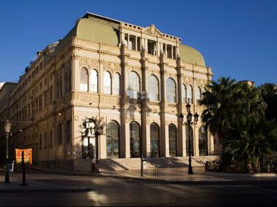 Le théâtre algérien est-il en brouille avec son identité '                                    Le langage et la culture populaire sont exclus des planches