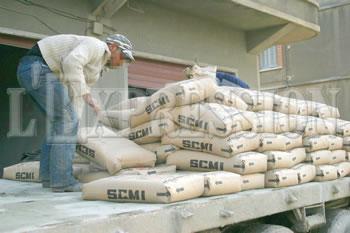 Un déficit de 2,5 millions de tonnes                                    AUGMENTATION DES IMPORTATIONS DE CIMENT