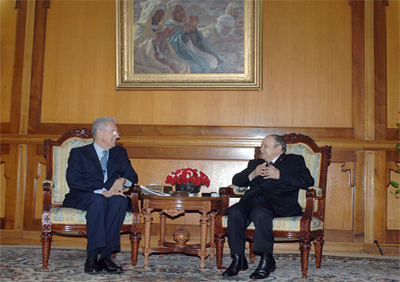 La coopération renforcée davantage en 2012