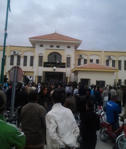 محاولة اقتحام مقر دائرة بسكرة بسبب قائمة للسكن الإجتماعي