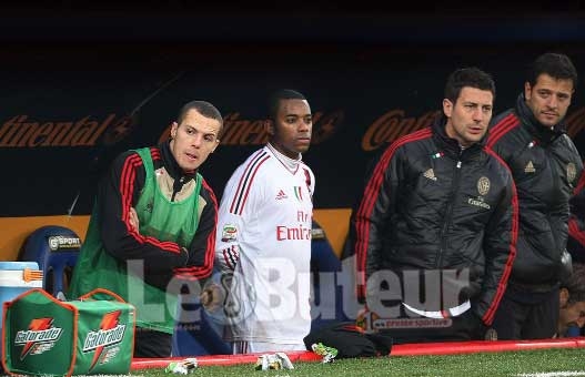 Mesbah sur le banc, mais pas sur le terrain