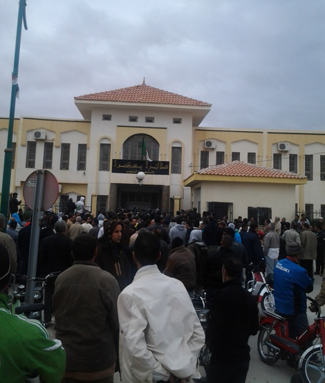 محاولة اقتحام مقر دائرة بسكرة بسبب قائمة للسكن الإجتماعي