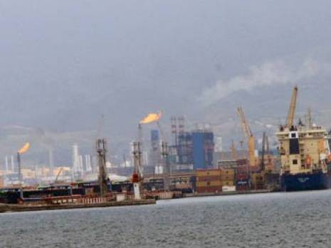 Les agents de sécurité en colère                                    Plateforme pétrochimique de Skikda