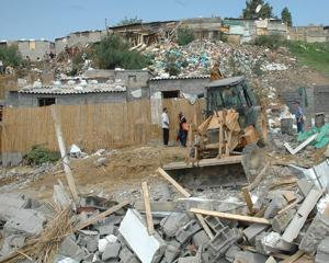 فيما تم هدم البيوت القصديرية بحي السرسور : إعادة إسكان 38 عائلة بحي البرج بسعيدة